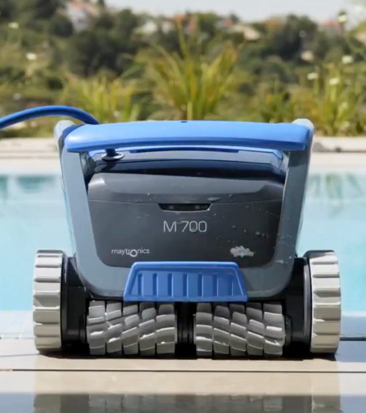 Robot Dolphin M700