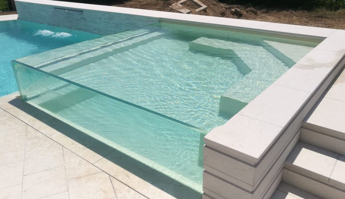 Bobina telo pvc armato di rivestimento colore sabbia. Effetto piscina vetro.