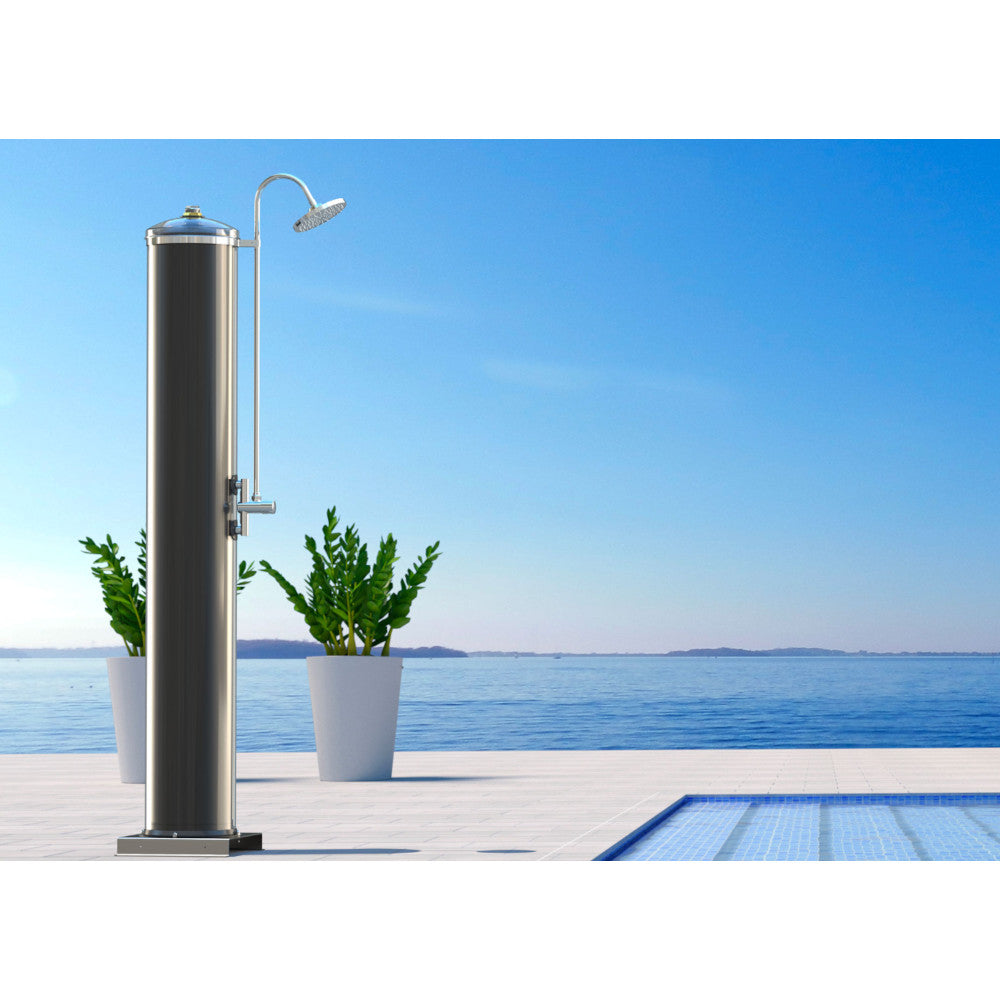 Doccia solare da esterno SOL-TM Solarjet Tecnocontrol Ati ambientata