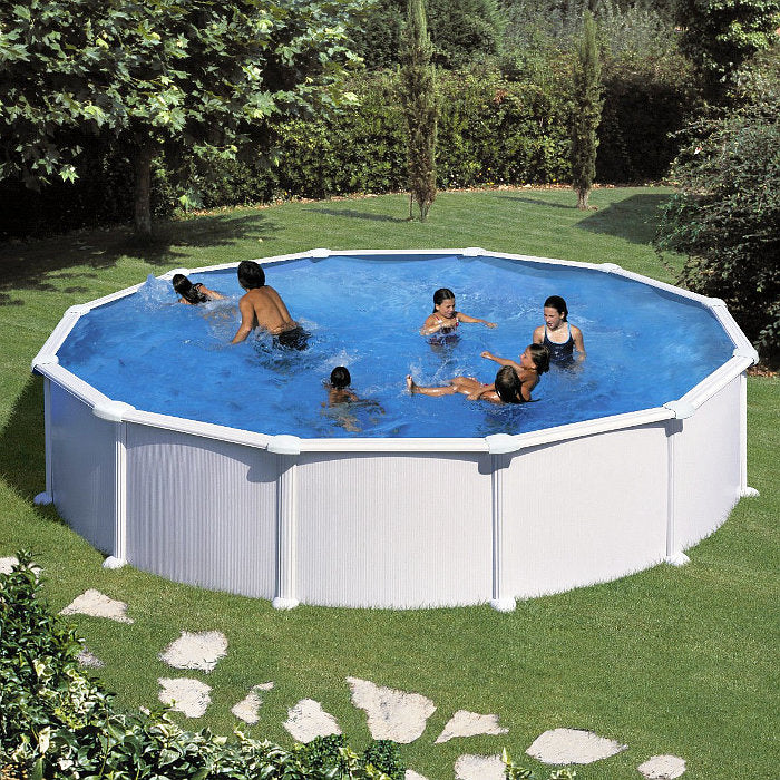 FIDJI - Ø 550 x h120 cm - filtro SABBIA - piscina fuoriterra rigida in acciaio colore bianco Dream Pool - Grè ambientata