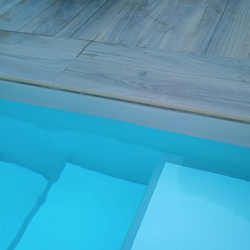 linea di galleggiamento pulita piscina
