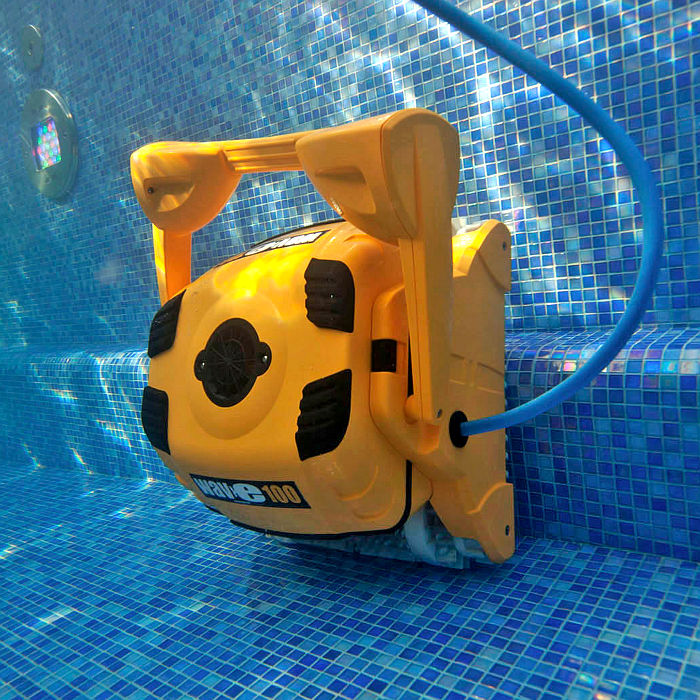 Robot per piscine Dolphin Wave 100 Gyro pulizia angoli